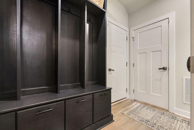 622 Burberry Blvd, Lehigh Twp, PA 16063 - mudroom featuring light wood-style flooring