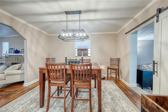 725 Dunster St, Brookline, PA 15226 - dining room with wood finished floors, ornamental molding, a chandelier, arched walkways, and a barn door