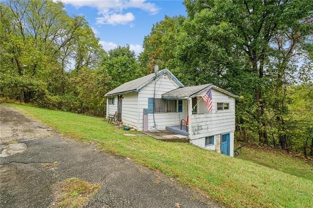1920 Renton Rd, Plum Boro, PA 15239 - bungalow-style house with a front yard