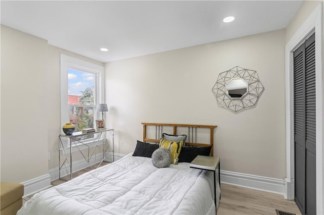 927 Greenfield Ave, Greenfield, PA 15217 - bedroom with wood finished floors, recessed lighting, and a closet
