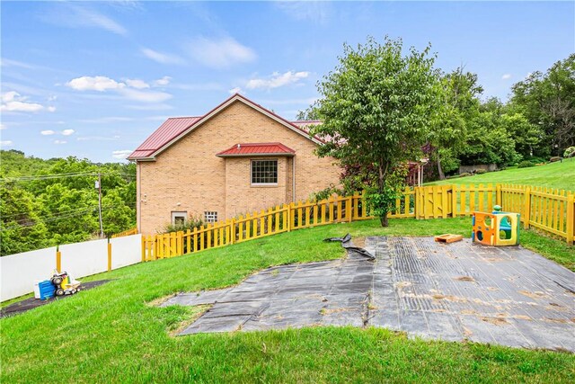 246 Johnston Rd, Bentleyville, PA 15314 - fenced backyard with a patio