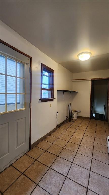 1008 Wallace St, Vandergrift Wml, PA 15690 - laundry area featuring light tile patterned flooring and baseboards