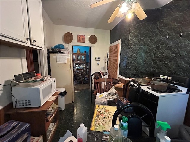1713 Federal St, Mckeesport, PA 15132 - dining room featuring a ceiling fan