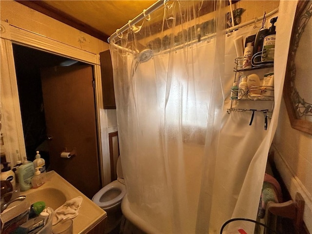 1713 Federal St, Mckeesport, PA 15132 - full bathroom with a shower with curtain and vanity