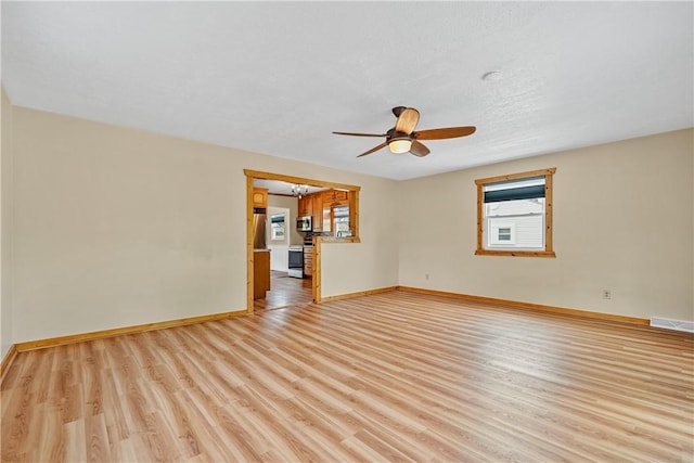 1072 Aetna Dr, Wayne Twp Law, PA 16117 - unfurnished room with light wood-style flooring and a ceiling fan