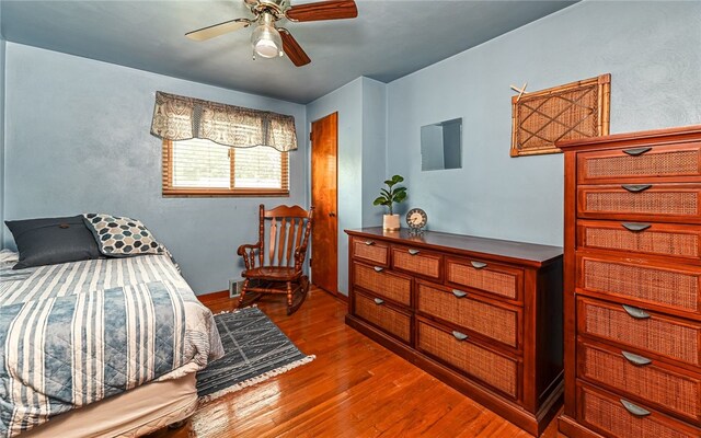 105 Hilltop Cir, Shaler, PA 15116 - bedroom with wood finished floors and a ceiling fan