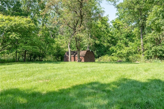 756 Arona Rd, Hempfield Twp Wml, PA 15672 - view of yard with an outbuilding, a barn, and a forest view