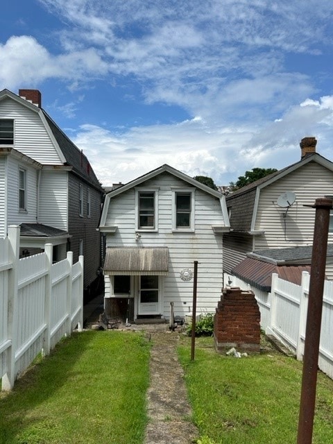 2618 Salisbury St, South Side, PA 15210 - rear view of property featuring a gambrel roof