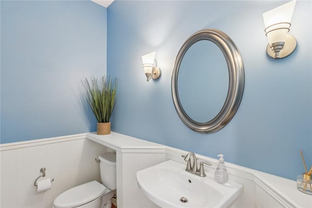 203 Cashmere Ct, Cranberry Twp, PA 16066 - half bath featuring a sink and a wainscoted wall