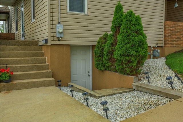 1707 Cosmos St, Lincoln Place, PA 15207 - entrance to property