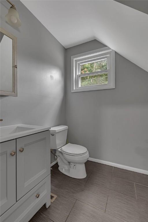 39 Mcgovern Blvd, Moon/Crescent Twp, PA 15046 - half bath with vaulted ceiling and vanity