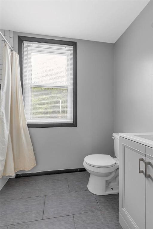 39 Mcgovern Blvd, Moon/Crescent Twp, PA 15046 - bathroom featuring vanity and a shower with curtain