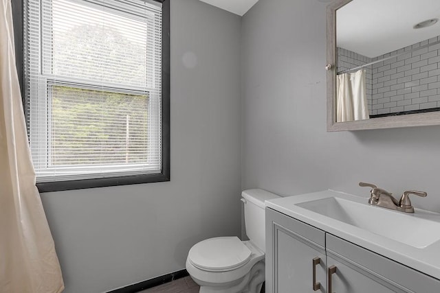 39 Mcgovern Blvd, Moon/Crescent Twp, PA 15046 - full bath featuring plenty of natural light, vanity, and curtained shower