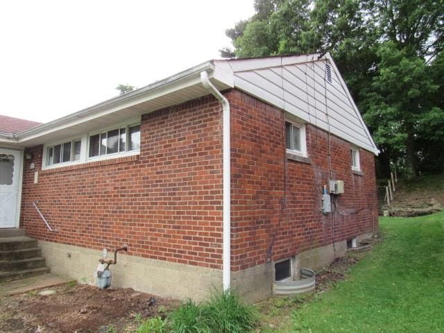 129 Windsor Dr, Penn Hills, PA 15235 - view of side of home with brick siding