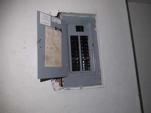 129 Windsor Dr, Penn Hills, PA 15235 - utilities featuring electric panel