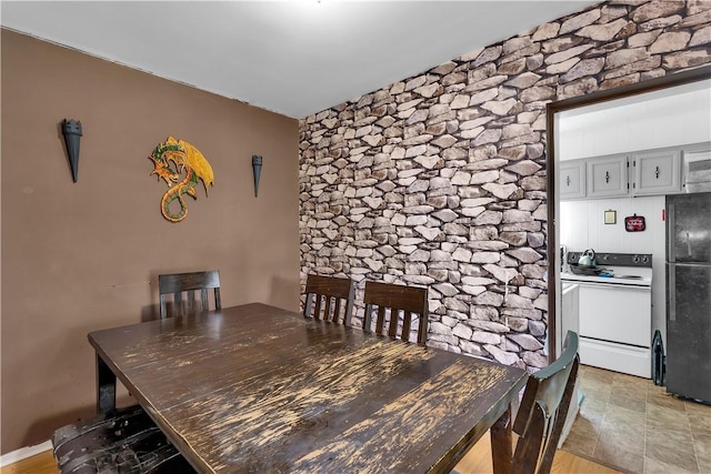 1505 Raymond Ave, Latrobe, PA 15650 - view of dining area