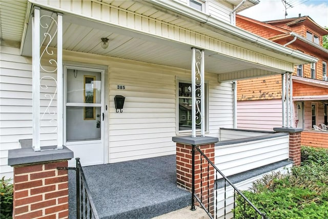 385 Spruce Ave, Sharon, PA 16146 - property entrance with a porch