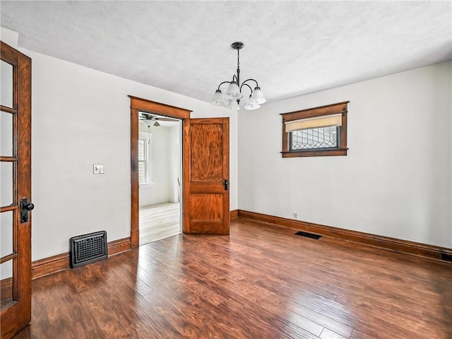385 Spruce Ave, Sharon, PA 16146 - spare room featuring wood finished floors, a chandelier, and a textured ceiling