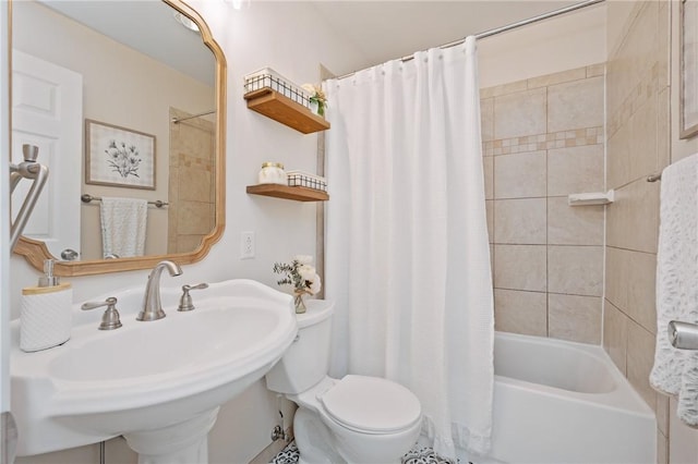 3236 Beacon Hill Ave, Dormont, PA 15216 - full bath with toilet and shower / bathtub combination with curtain