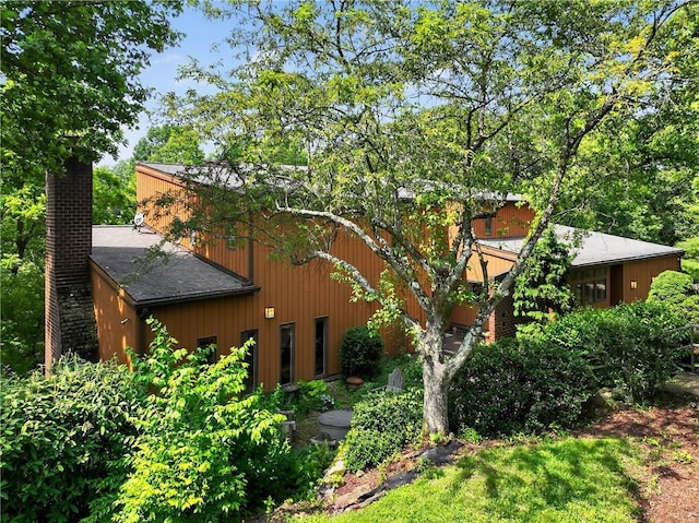 117 Scarborough Ln, Peters Twp, PA 15317 - view of home's exterior with a chimney