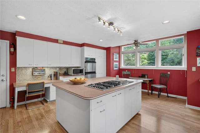117 Scarborough Ln, Peters Twp, PA 15317 - kitchen featuring stainless steel appliances, light wood-style floors, light countertops, white cabinets, and a textured ceiling