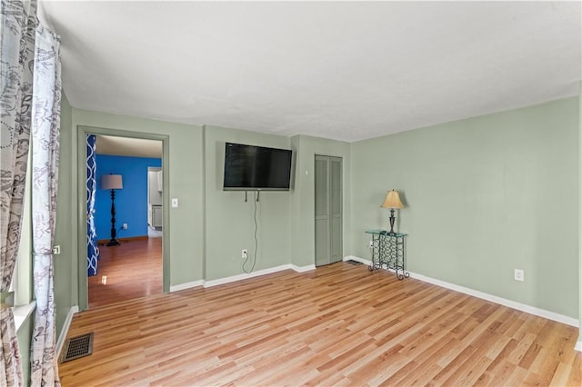 25 Iron St, Canonsburg, PA 15317 - empty room featuring light wood finished floors and baseboards
