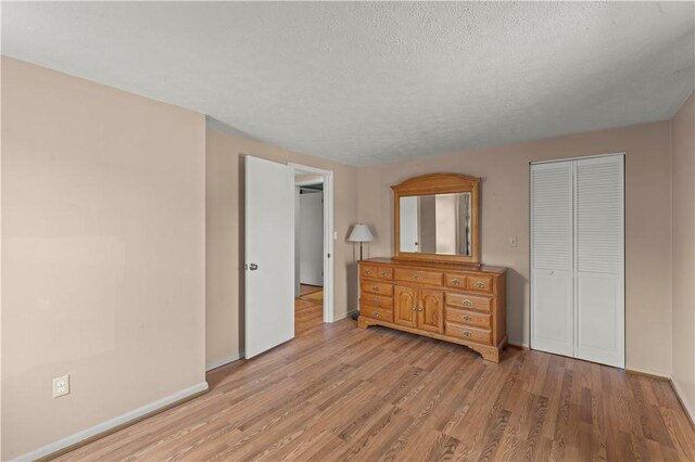 25 Iron St, Canonsburg, PA 15317 - bedroom featuring light wood-type flooring, a closet, and a textured ceiling