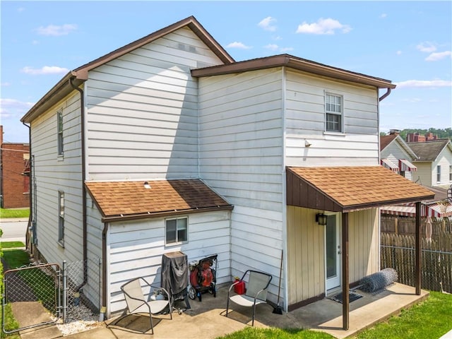 25 Iron St, Canonsburg, PA 15317 - back of house with a shingled roof and a patio area