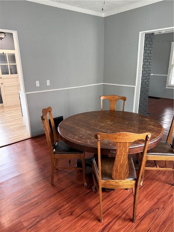 91 Wick Ave, Hermitage, PA 16148 - dining area featuring wood finished floors, wainscoting, a textured ceiling, and ornamental molding