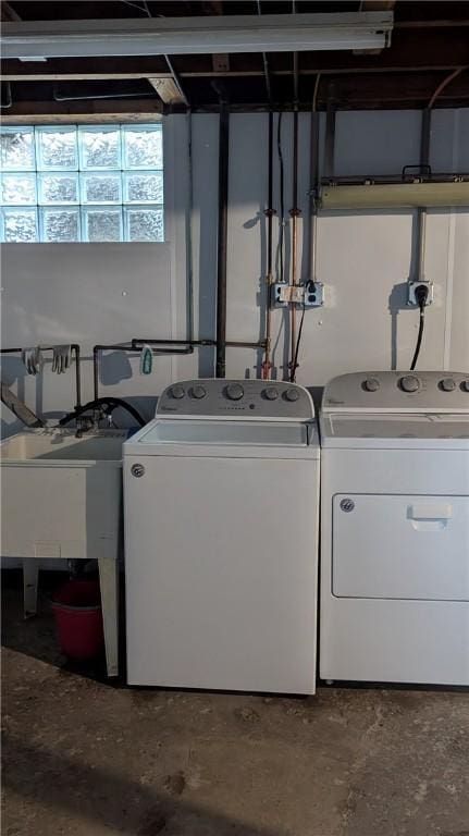 218 Bascom, Observatory Hill, PA 15214 - laundry area featuring washing machine and clothes dryer