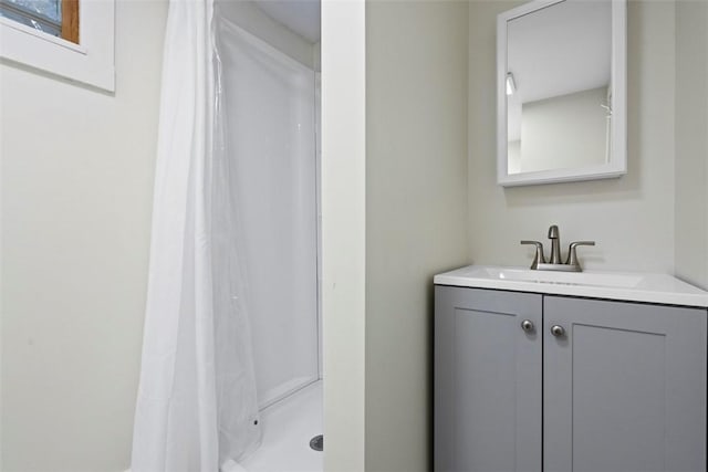 22 Beltzhoover Ave, Allentown, PA 15210 - bathroom with vanity and curtained shower