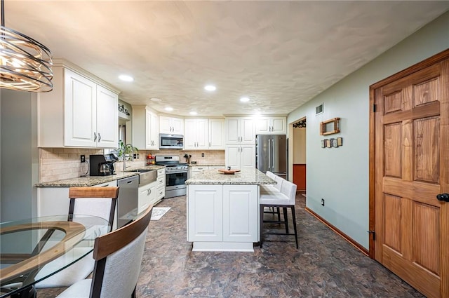 4025 Holiday Park Dr, Murrysville, PA 15668 - kitchen featuring stainless steel appliances, decorative backsplash, recessed lighting, a breakfast bar area, and white cabinets