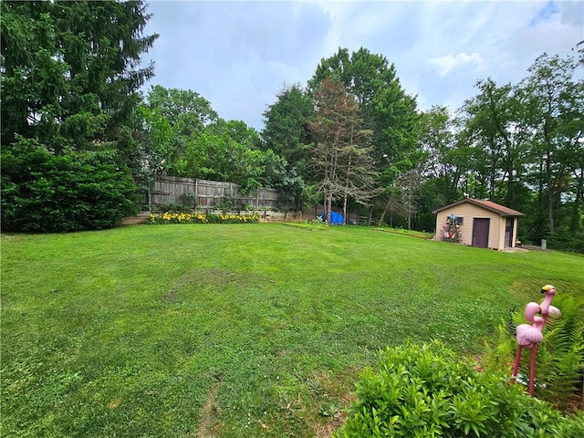 15 Pineview Ests, Sewickley Twp, PA 15089 - view of yard featuring an outbuilding and view of scattered trees