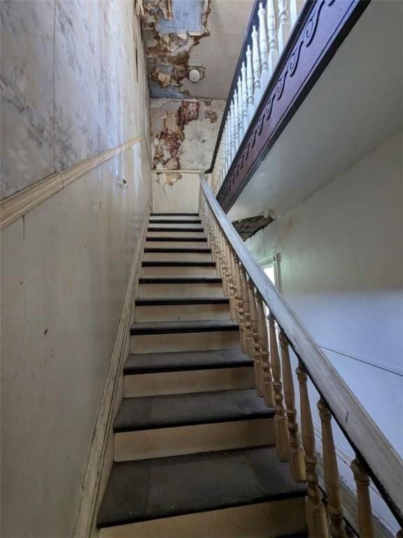 1261 High St, Spring Hill, PA 15212 - view of stairs
