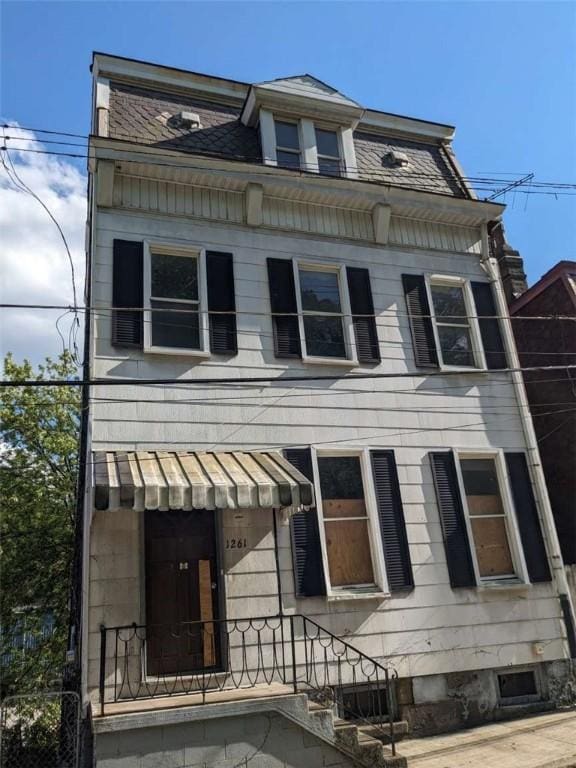 1261 High St, Spring Hill, PA 15212 - view of front facade