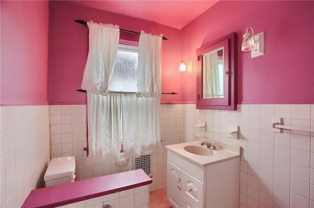 83 Evans Ave, Ingram, PA 15205 - half bath featuring tile walls, vanity, and a wainscoted wall