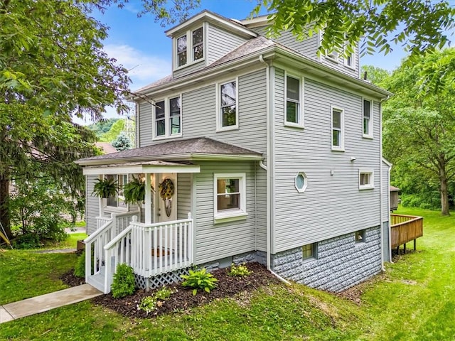 537 Ambridge Ave, Leet Twp, PA 15003 - view of front of home featuring a front lawn and roof with shingles