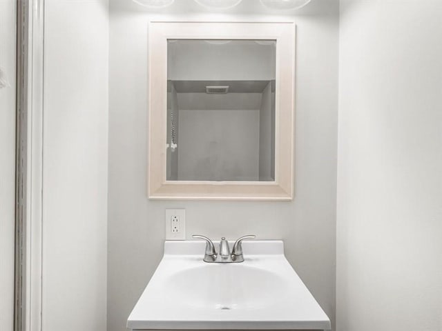 537 Ambridge Ave, Leet Twp, PA 15003 - bathroom featuring vanity