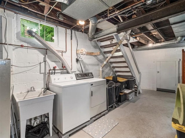 537 Ambridge Ave, Leet Twp, PA 15003 - laundry room with washer and clothes dryer and concrete block wall