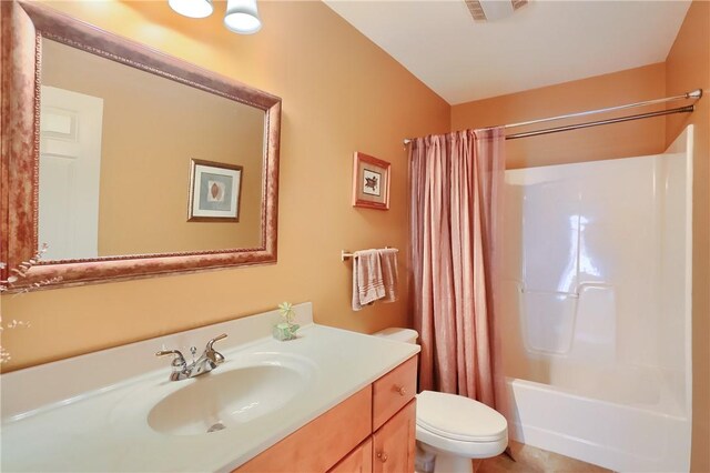 143 Hampshire Dr, Cranberry Twp, PA 16066 - full bath with vanity and shower / bath combo with shower curtain