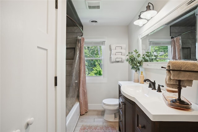 812 Franklin Rd, Pine Twp Nal, PA 16046 - bathroom with vanity, shower / bath combo with shower curtain, and wood finished floors