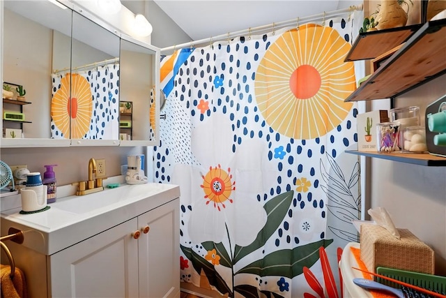 1029 N Water Ave, Hermitage, PA 16148 - full bath featuring vanity and curtained shower
