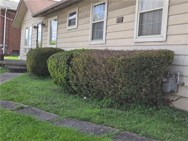 192 Crowe Ave, Mars Boro, PA 16046 - view of side of home