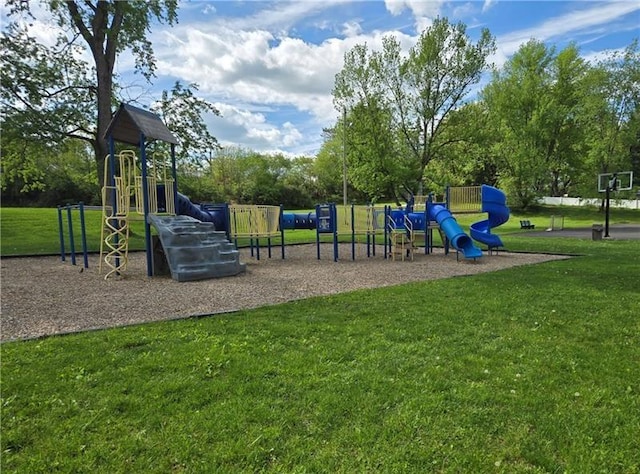 192 Crowe Ave, Mars Boro, PA 16046 - communal playground with a yard
