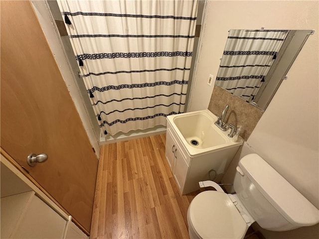 114 Cardinal Rd, Canoe/Banks Twps, PA 15742 - bathroom with wood finished floors, vanity, and shower / bath combo