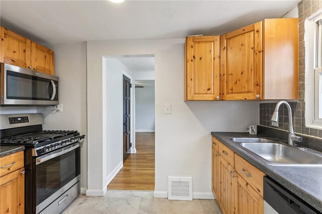 1027 Goldenrod St, Homestead, PA 15120 - kitchen featuring stainless steel appliances, tasteful backsplash, and dark countertops