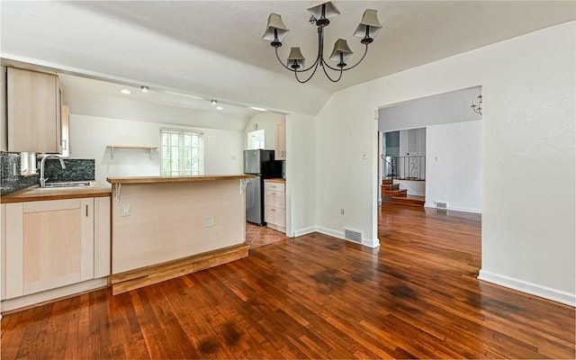 300 S Pasadena Dr, Fox Chapel, PA 15215 - kitchen featuring freestanding refrigerator, a peninsula, a chandelier, dark wood finished floors, and lofted ceiling