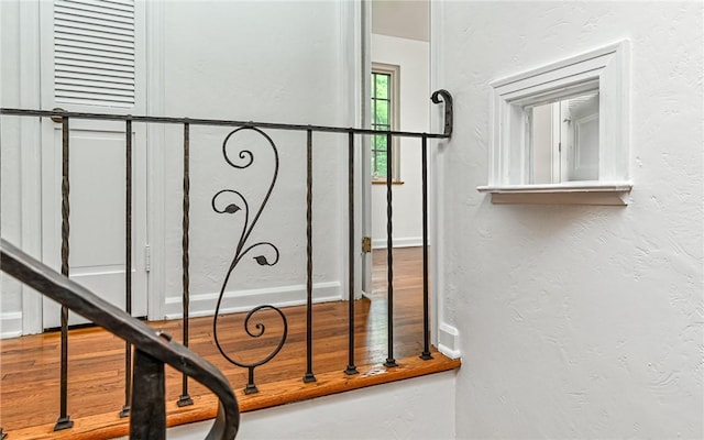 300 S Pasadena Dr, Fox Chapel, PA 15215 - detailed view of a textured wall and wood finished floors