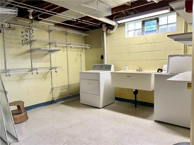 622 Fuhrman Ln, Buffalo Twp But, PA 16229 - laundry area with washer / clothes dryer, concrete block wall, and light flooring