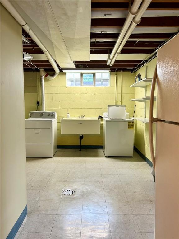 622 Fuhrman Ln, Buffalo Twp But, PA 16229 - washroom featuring separate washer and dryer